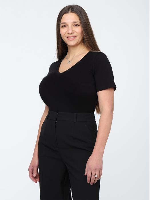 Футболка с вырезом (Черный)