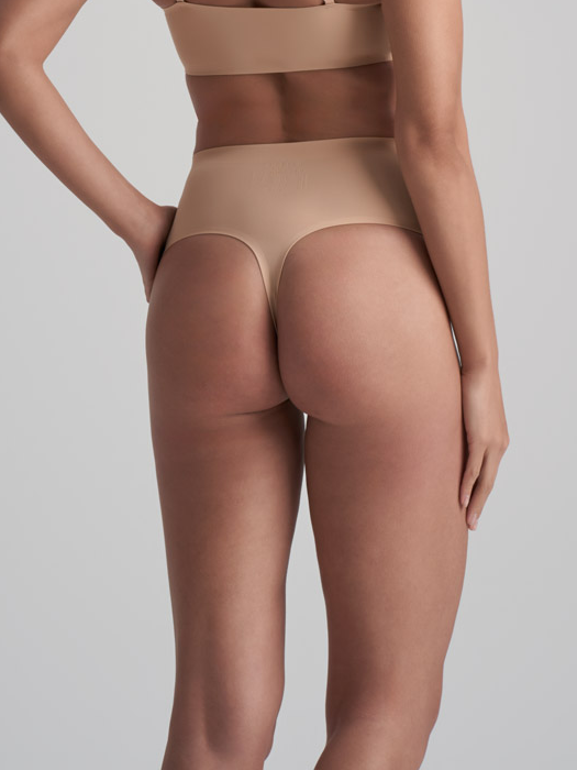 Трусы стринги BYE BRA Invisible Mid Waist Thong (Beige)