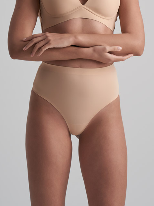 Трусы стринги BYE BRA Invisible Mid Waist Thong (Beige)