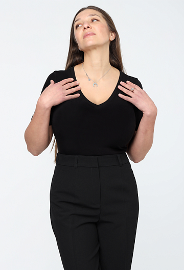 Футболка с вырезом (Черный)